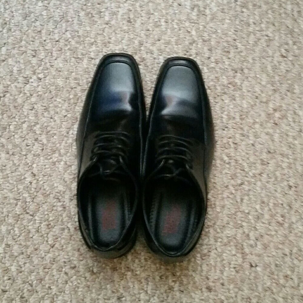 Black dress shoes